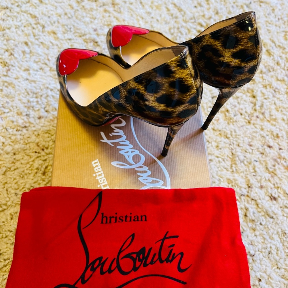 Christian louboutin Doracora 100 patent Leopard heel.